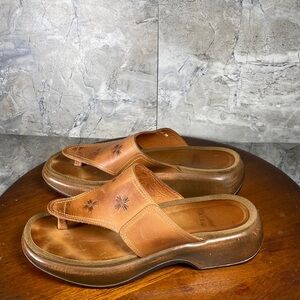 Dansko Leather Floral Brown Chunky Platform Woman’s Size 9 Sandals